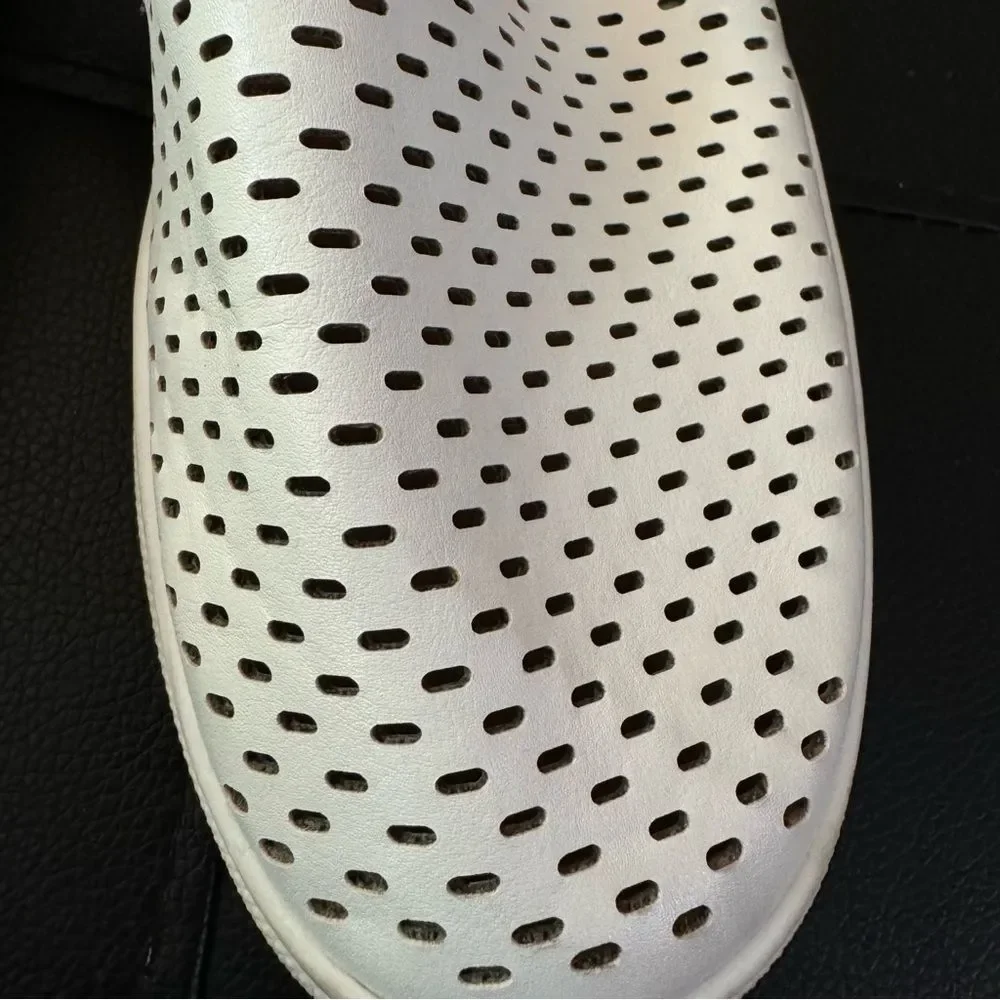 Time and Tru Women’s White Slip-On Shoe w/ Memory Foam